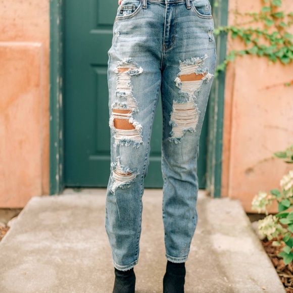 Judy Blue Mid-Rise Distressed Boyfriend Jeans - Picture 1 of 4